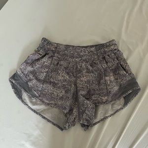 Lululemon Hotty Hot Short 2.5’